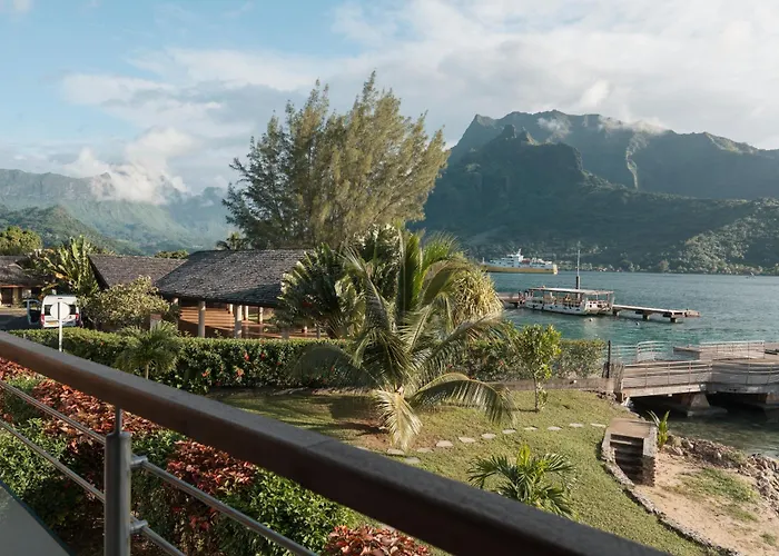 Cook'S Bay Hotel & Suites